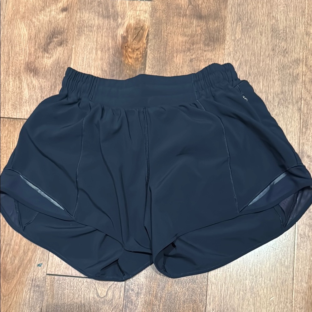 Navy lulu shorts size 6, 4 inch